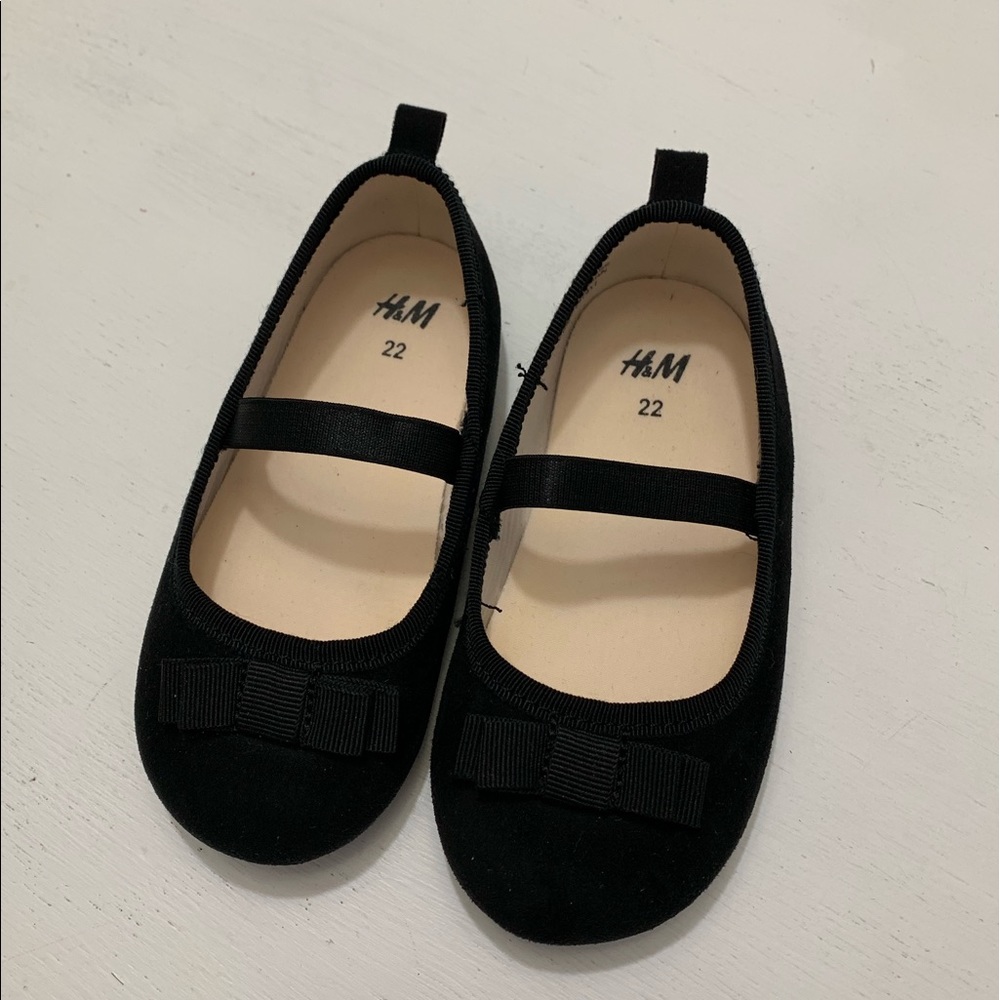 EUC toddler girl black flats, sz 6